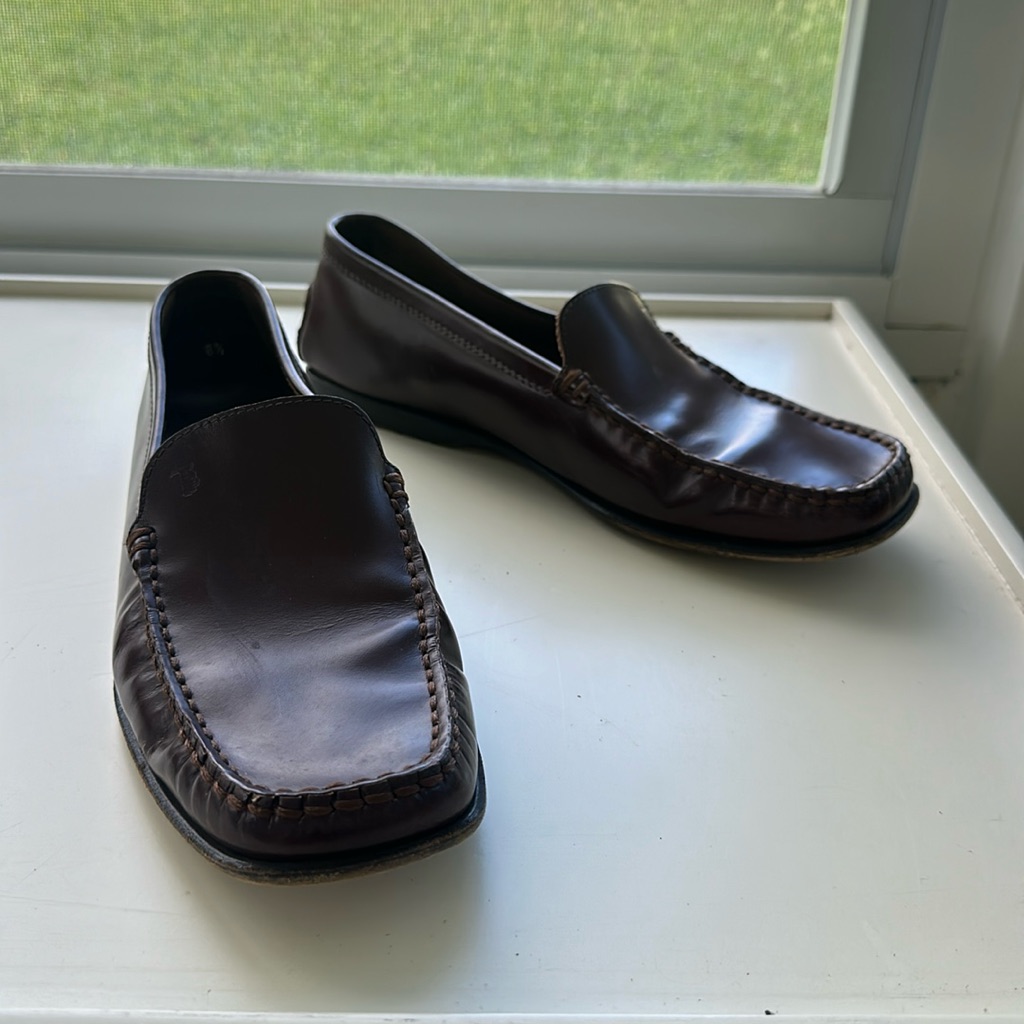Tod’s Loafers. Size 8 1/2. Dark Brown Leather. A Classic!